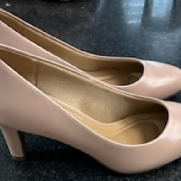 High Heels - Picture 3 of 5